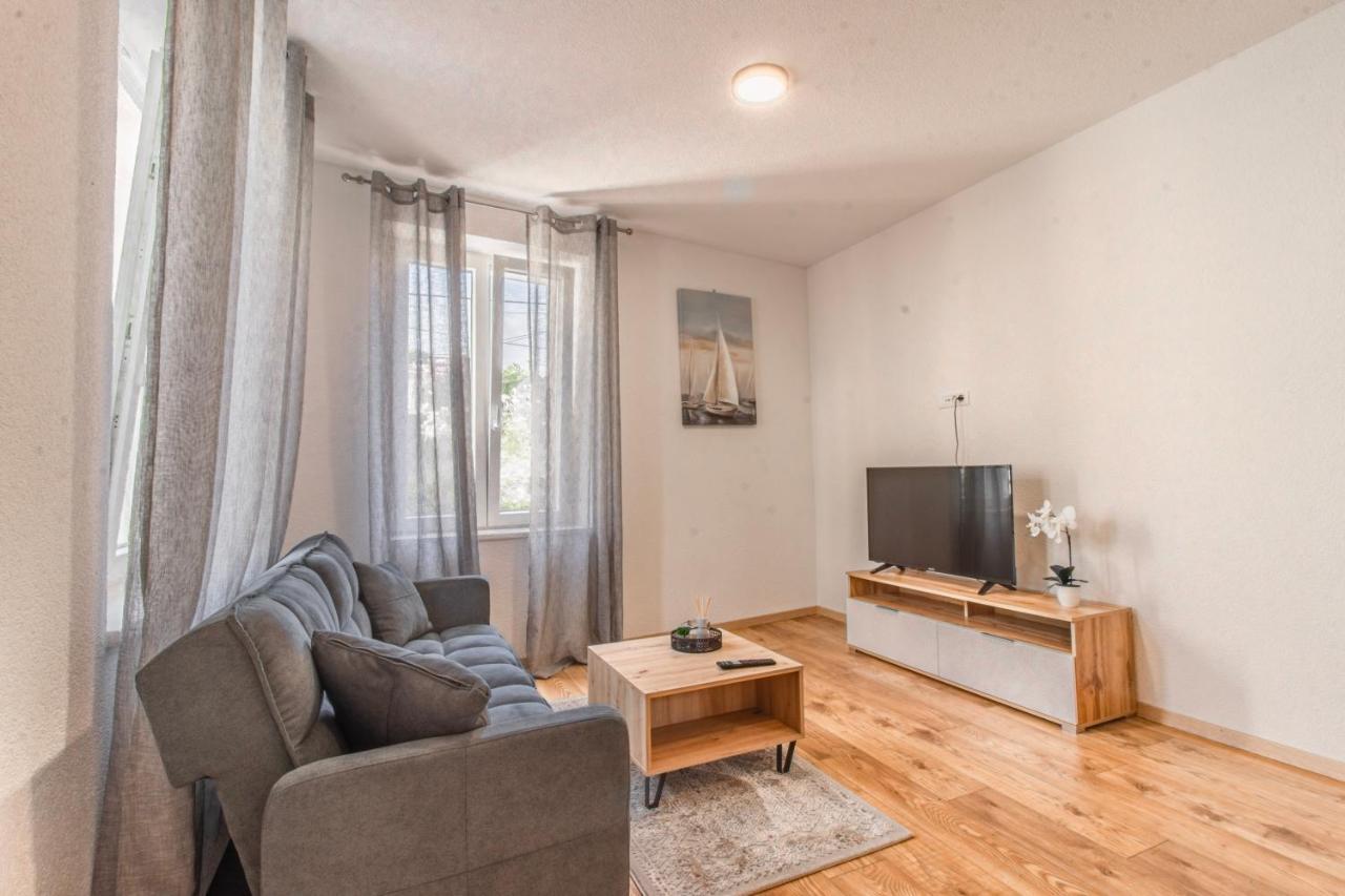 Apartments Florian Lopud Екстериор снимка