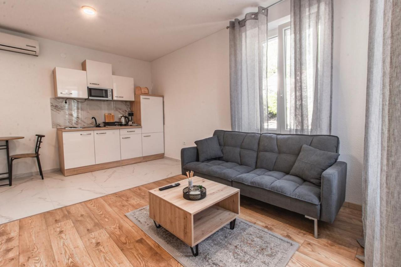 Apartments Florian Lopud Екстериор снимка