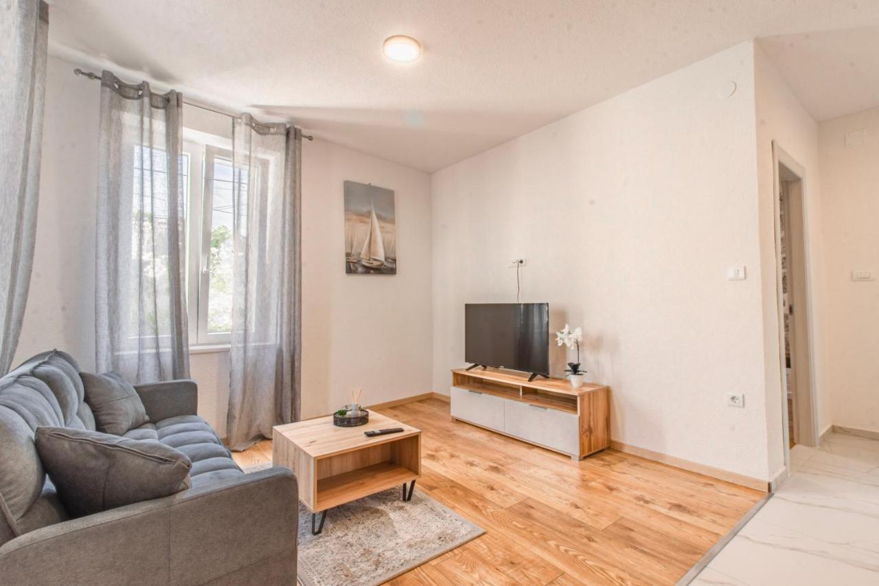 Apartments Florian Lopud Екстериор снимка