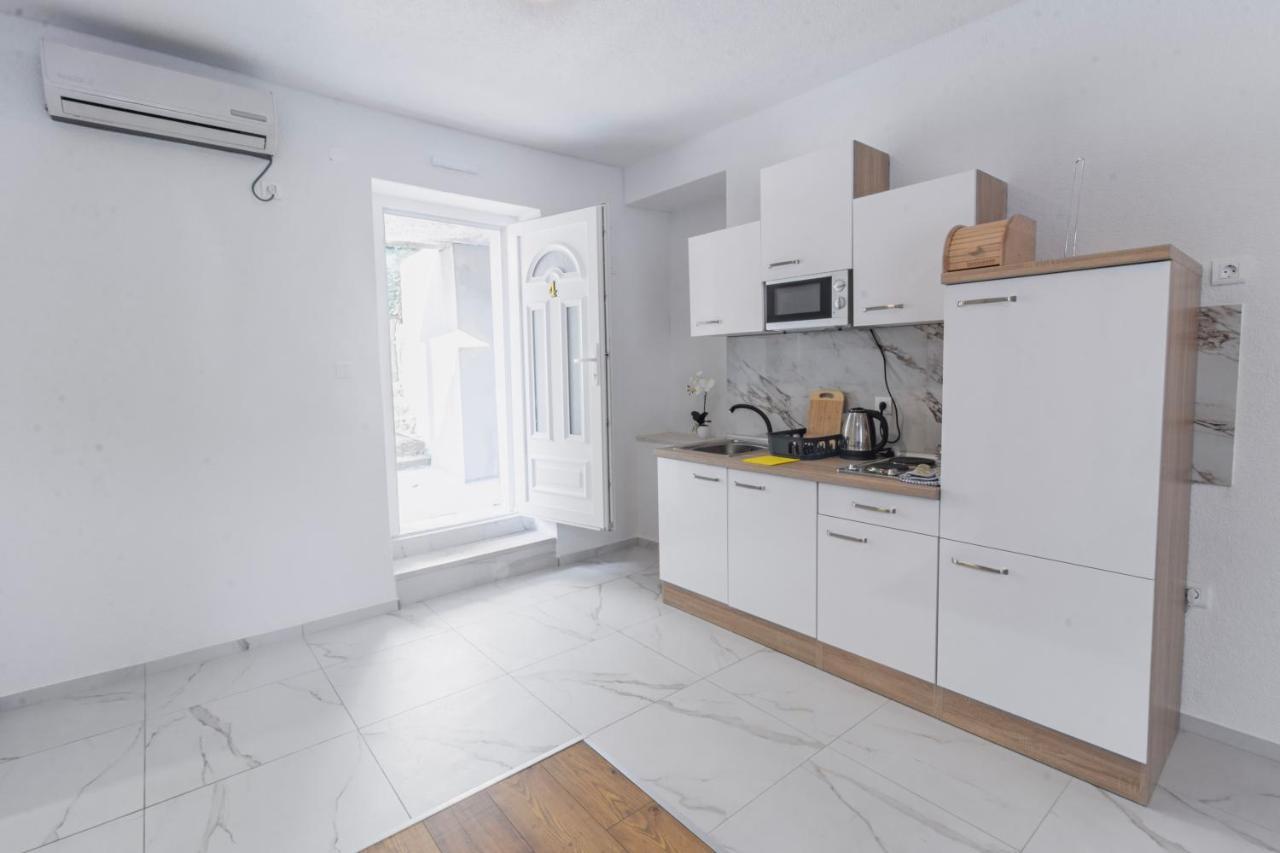 Apartments Florian Lopud Екстериор снимка