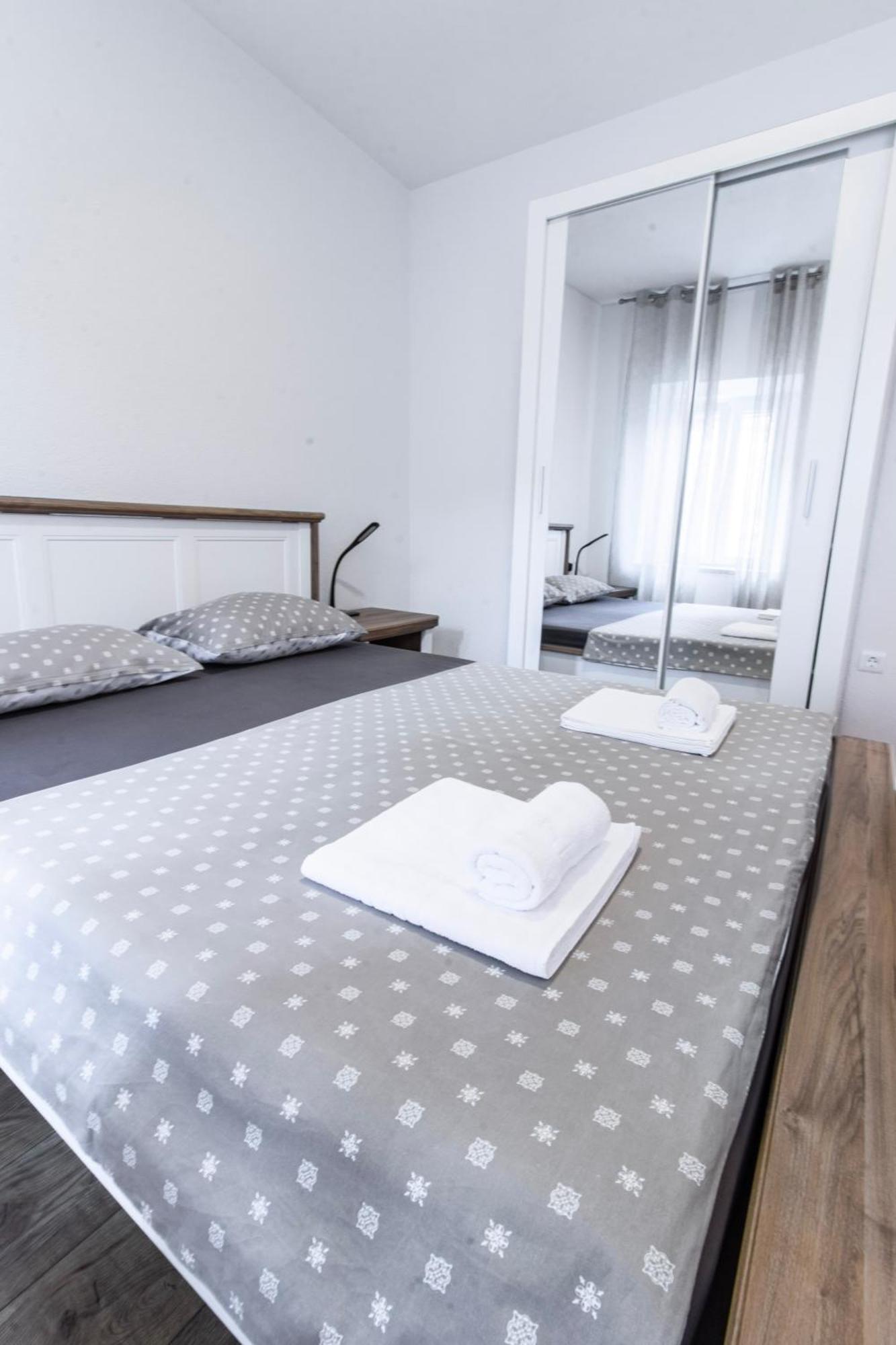 Apartments Florian Lopud Екстериор снимка