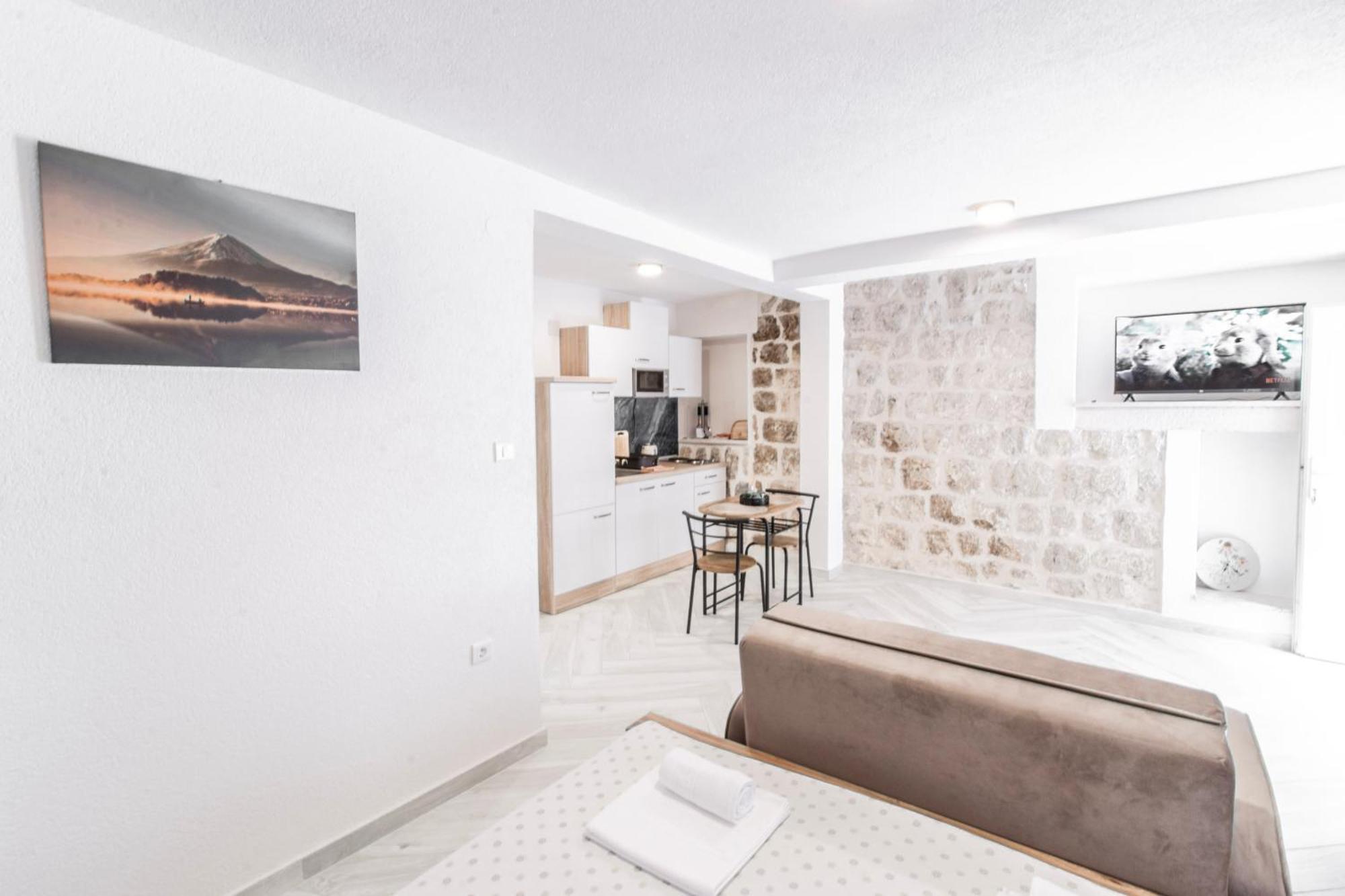 Apartments Florian Lopud Екстериор снимка